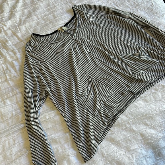 Francesca’s Striped Long Sleeve Pocket Top - Picture 3 of 4